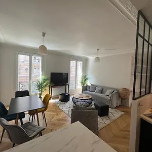 De , Paris France